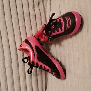 VIZARI Kids Soccer Shoes • Pink and Black